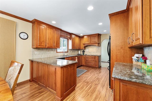 1413 E Hamilton Avenue, Eau Claire, WI 54701