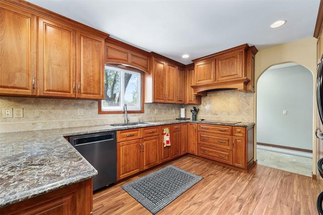1413 E Hamilton Avenue, Eau Claire, WI 54701