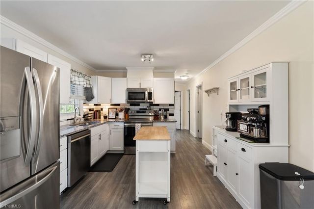 450 Black Lake Road, Thomasville, NC 27360