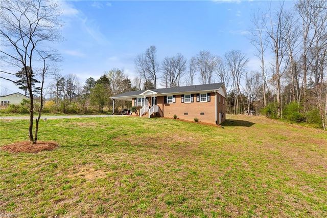 450 Black Lake Road, Thomasville, NC 27360
