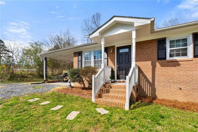 450 Black Lake Road, Thomasville, NC 27360