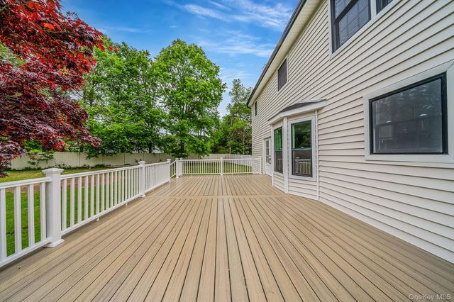 189 Southfield Road, Baiting Hollow, NY 11933