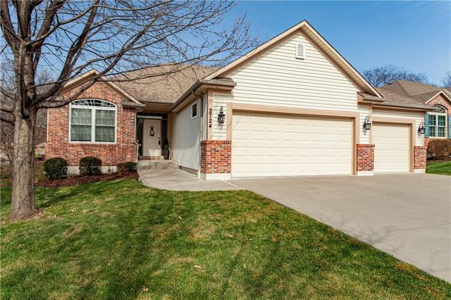 2724 S Woodbury Drive, Independence, MO 64055