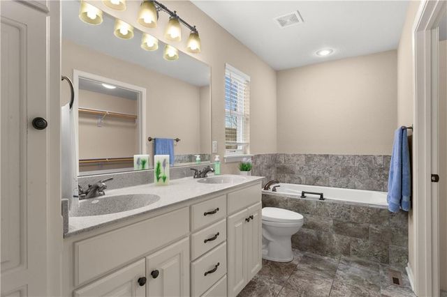 2724 S Woodbury Drive, Independence, MO 64055