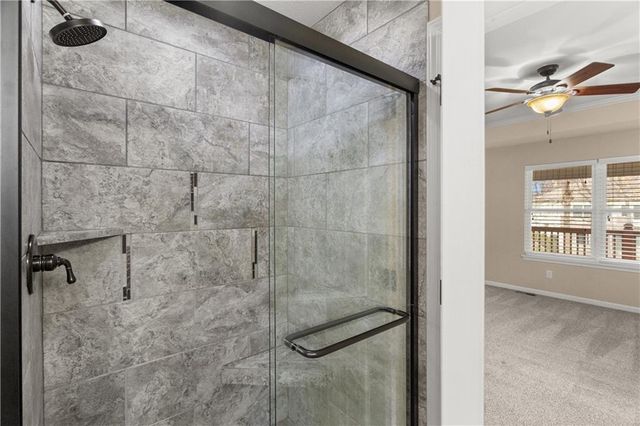 2724 S Woodbury Drive, Independence, MO 64055