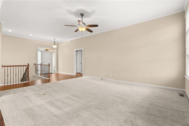 2724 S Woodbury Drive, Independence, MO 64055