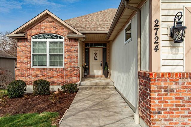 2724 S Woodbury Drive, Independence, MO 64055