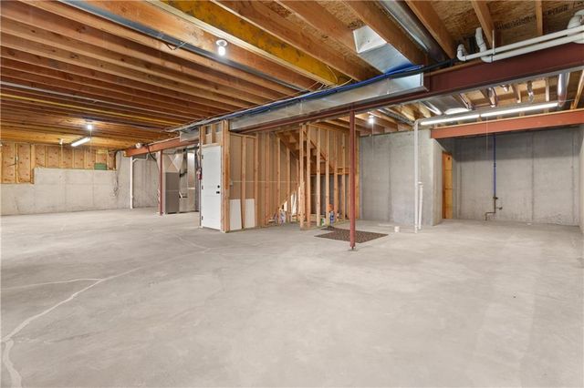 2724 S Woodbury Drive, Independence, MO 64055