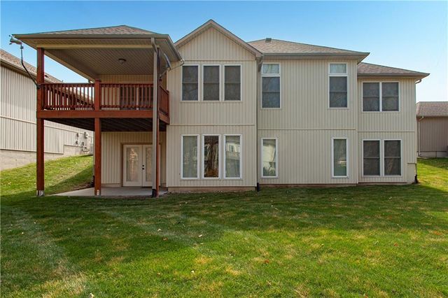 2724 S Woodbury Drive, Independence, MO 64055