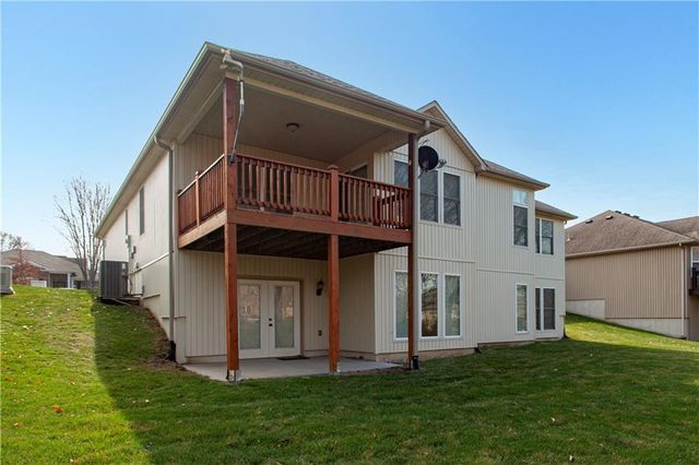 2724 S Woodbury Drive, Independence, MO 64055