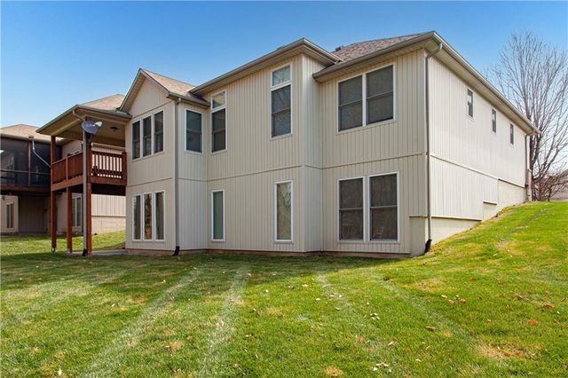 2724 S Woodbury Drive, Independence, MO 64055