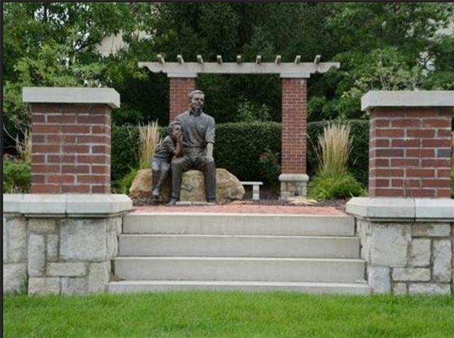 2724 S Woodbury Drive, Independence, MO 64055