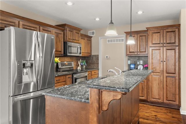 2724 S Woodbury Drive, Independence, MO 64055