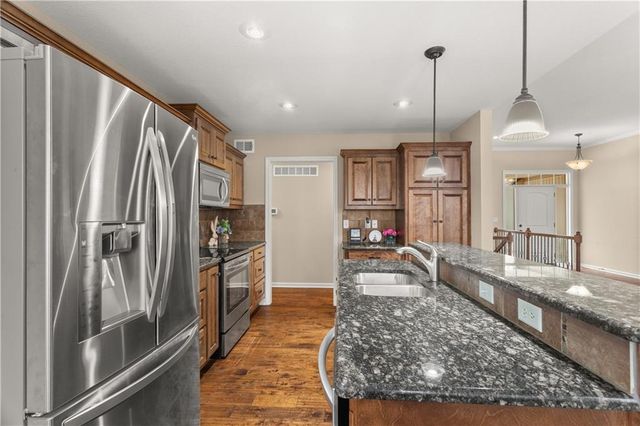 2724 S Woodbury Drive, Independence, MO 64055