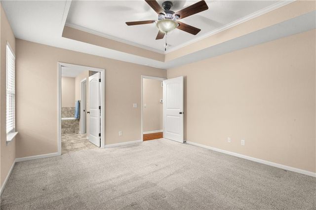 2724 S Woodbury Drive, Independence, MO 64055