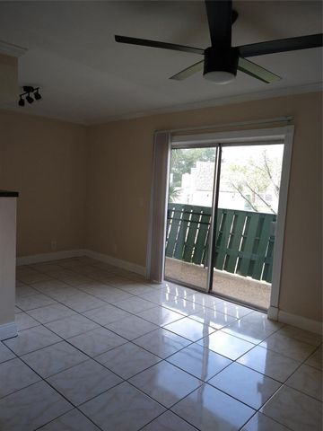 8903 NW 28th Drive B, Coral Springs, FL 33065