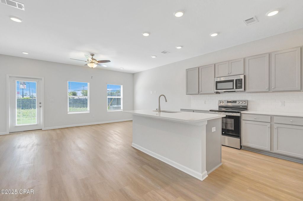 Image 5 of property listing at 7687 Grotto Lane 14, Panama City Beach, FL 32408
