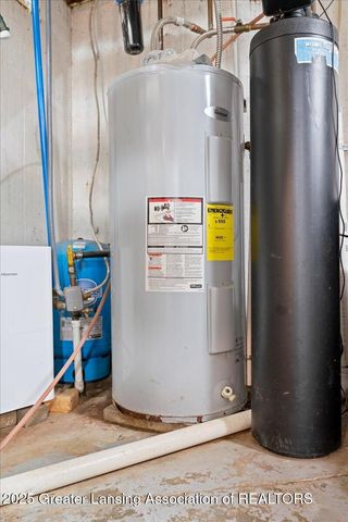 2360 Gilbert Road, Lansing, MI 48911