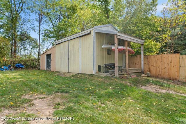 2360 Gilbert Road, Lansing, MI 48911