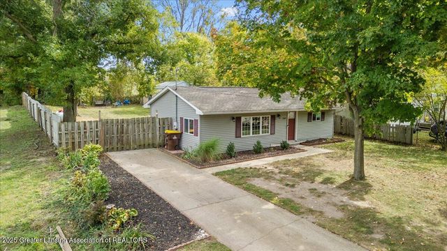 2360 Gilbert Road, Lansing, MI 48911