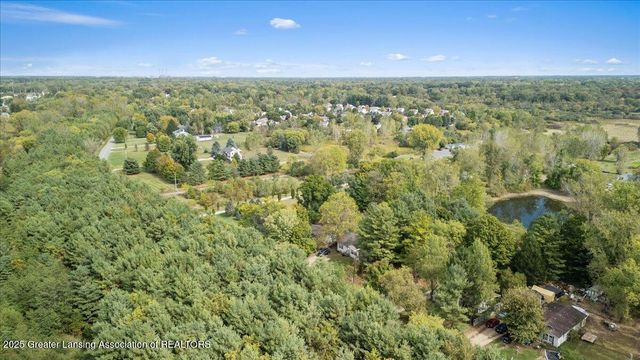 2360 Gilbert Road, Lansing, MI 48911