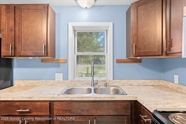 2360 Gilbert Road, Lansing, MI 48911