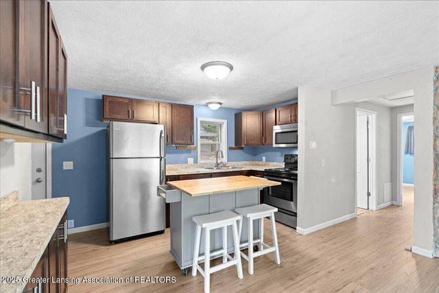 2360 Gilbert Road, Lansing, MI 48911