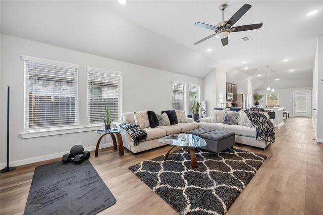 8118 Royal Breeze Drive, Cypress, TX 77433