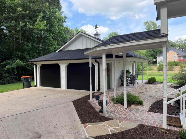 3204 Lake Forest Dr., Tyler, TX 75707