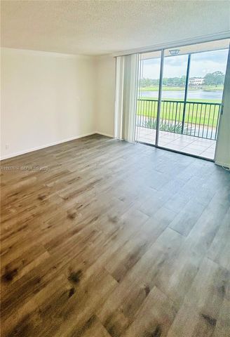 3100 W Rolling Hills Cir 310, Davie, FL 33328