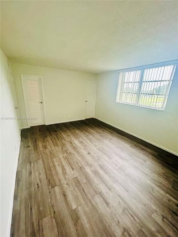 3100 W Rolling Hills Cir 310, Davie, FL 33328