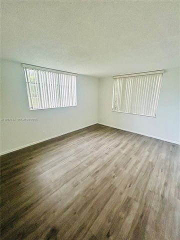 3100 W Rolling Hills Cir 310, Davie, FL 33328