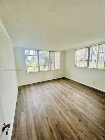 3100 W Rolling Hills Cir 310, Davie, FL 33328