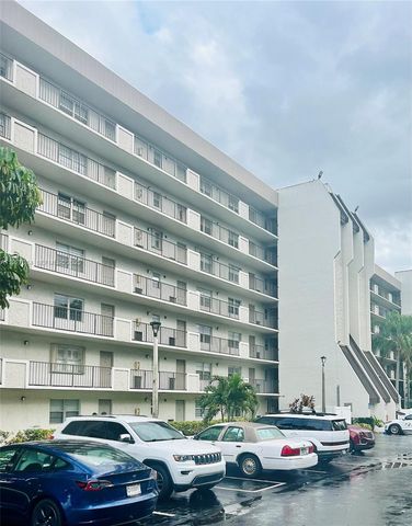 3100 W Rolling Hills Cir 310, Davie, FL 33328