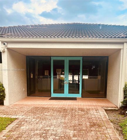 3100 W Rolling Hills Cir 310, Davie, FL 33328