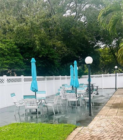 3100 W Rolling Hills Cir 310, Davie, FL 33328