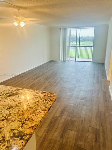 3100 W Rolling Hills Cir 310, Davie, FL 33328