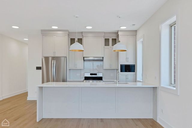 3545 W Belmont Avenue 4, Chicago, IL 60618