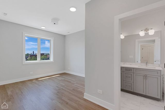 3545 W Belmont Avenue 4, Chicago, IL 60618