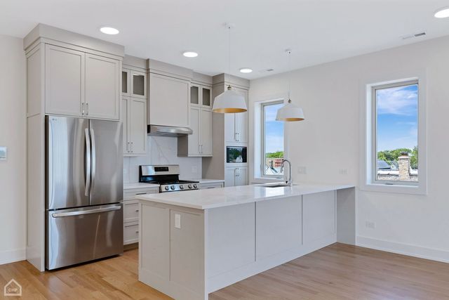 3545 W Belmont Avenue 4, Chicago, IL 60618