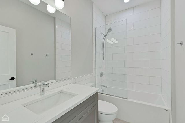 3545 W Belmont Avenue 4, Chicago, IL 60618