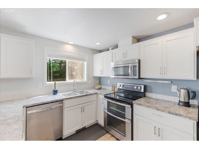 1133 7TH St, Lafayette, OR 97127