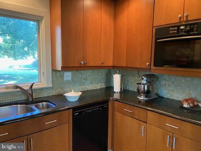 805 HARSTON LN, Erdenheim, PA 19038