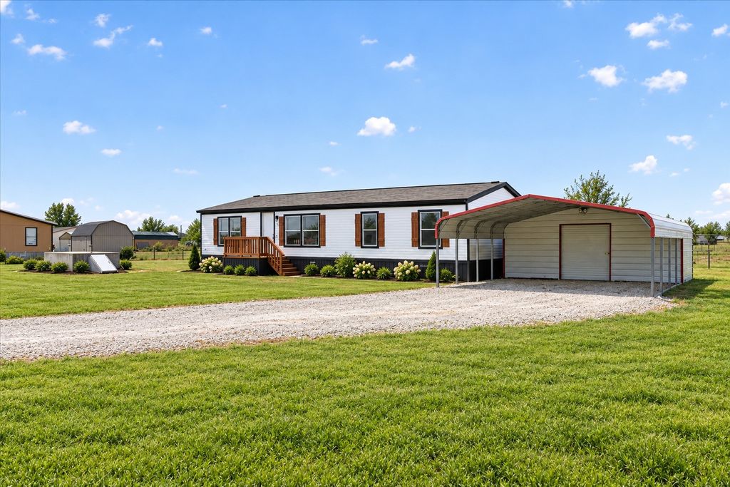 8325 Mckinney Lane, Joshua, TX 76058 — photo 3