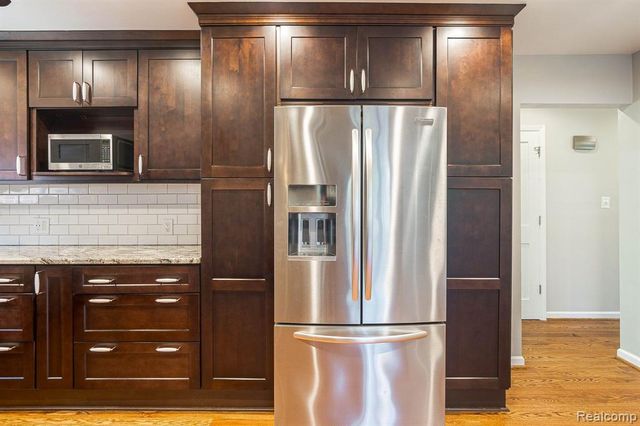 1682 Sherwood Court, Dearborn, MI 48124