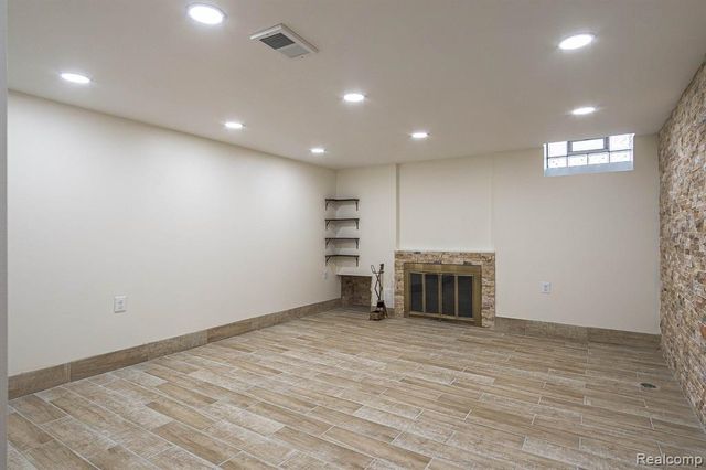 1682 Sherwood Court, Dearborn, MI 48124