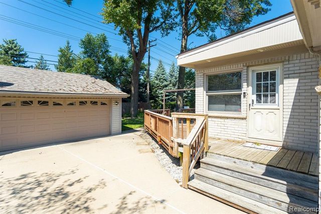 1682 Sherwood Court, Dearborn, MI 48124