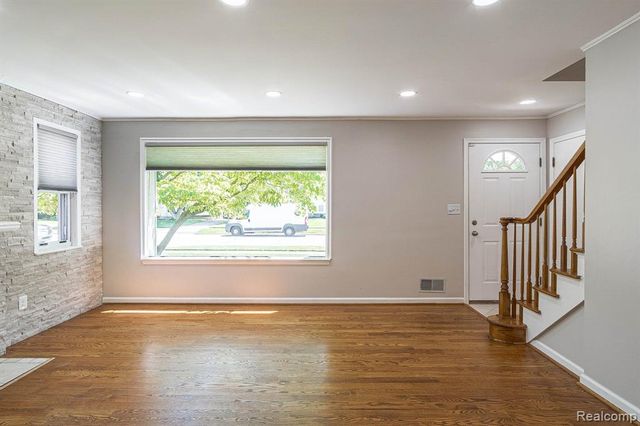1682 Sherwood Court, Dearborn, MI 48124