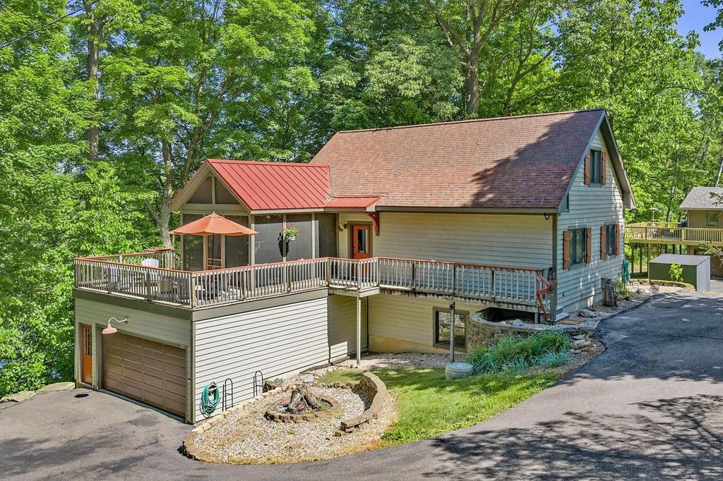 S609 E Redstone Drive, La Valle, WI 53941