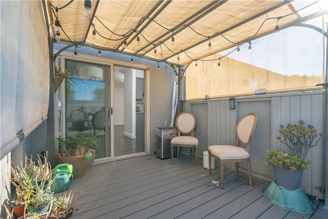 6041 Fountain Park Street 9, Woodland Hills, CA 91367